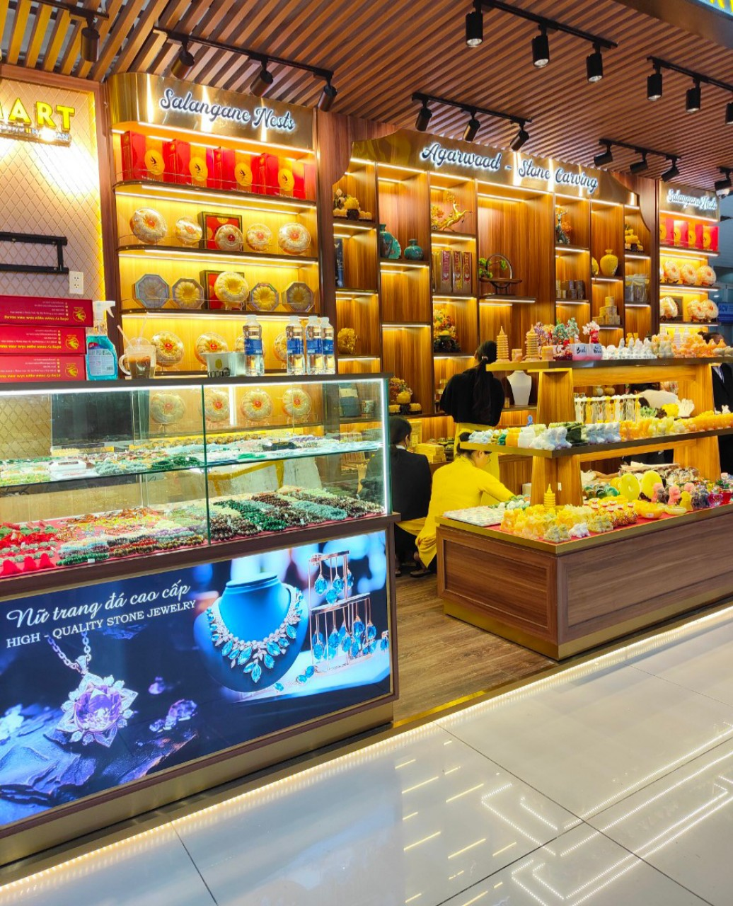 KHAI TRƯƠNG CỬA HÀNG TẠI SÂN BAY CAM RANH